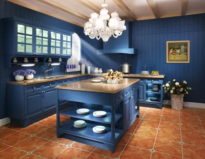 Дизайн интерьера кухни в синем цвете с белым, желтым, голубым, темным тоном