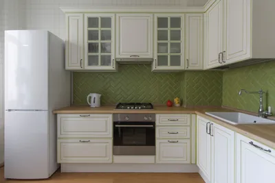 Дизайн кухни с коробом (28 фото), варианты интерьера кухни с вентиляционным  коробом при входе | Houzz Россия
