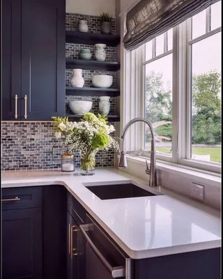 Дизайн кухонь с раковиной у окна (55 фото)