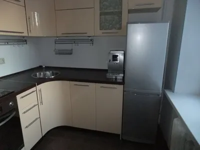 Угловая кухня с холодильником - 66 фото