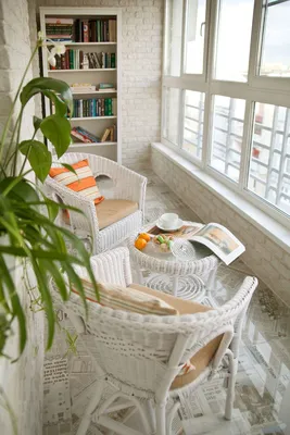Керамическая плитка в дизайне кухни с выходом на балкон