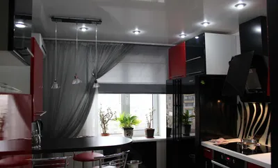 ассиметричная для щкна с балконом | Оформление окон в кухне, Современные  шторы, Кухонные занавески