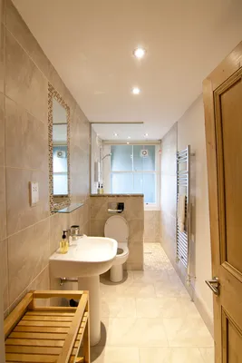 Узкие и длинные ванные комнаты с душем –135 лучших фото-идей дизайна  интерьера ванной | Houzz Россия