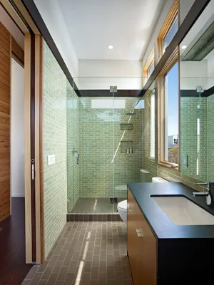 Узкие и длинные ванные комнаты –135 лучших фото-идей дизайна интерьера  ванной | Houzz Россия