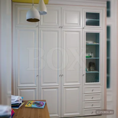Белый матовый распашной шкаф для детской комнаты, выполнен по  индивидуальным размерам