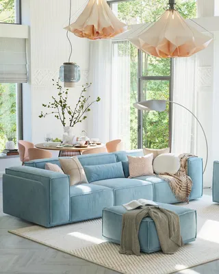 Летняя кухня-гостиная в загородном доме с голубым диваном и креслом Vento |  SKDESIGN