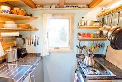 Мини кухня для дачи: эконом класса, особенности кухонной мебели, полезные  советы, фото