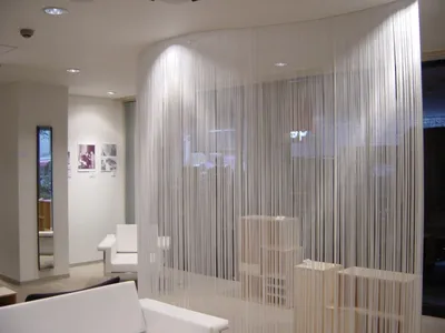 Нитяные шторы в интерьере гостиной фото — Портал о строительстве, ремонте и  дизайне