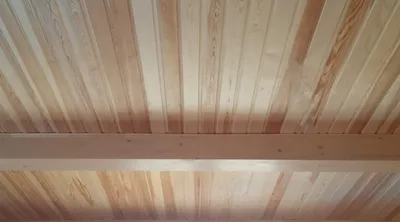 Потолок из вагонки: обшивка своими руками в деревянном доме, преимущества и  минусы подшивки