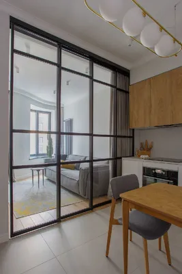 Яркий текстиль, стеклянная перегородка и маленькая спальня: квартира в ЖК  \"Царская площадь\" — designchat.com