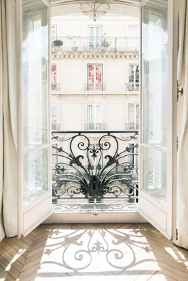 Французский балкон в интерьере - 70 фото