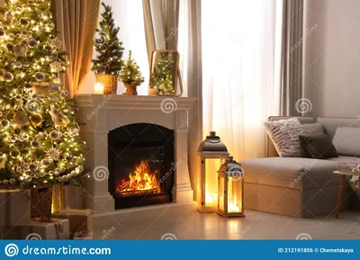 стильный интерьер гостиной с камином рождественская елка и другие украшения  Стоковое Фото - изображение насчитывающей украшения, крыто: 212191856