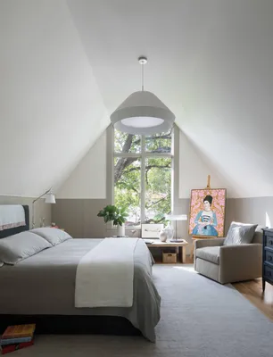 Дизайн спальни на мансарде – 75 лучших фото интерьера спальни с мансардным  потолком