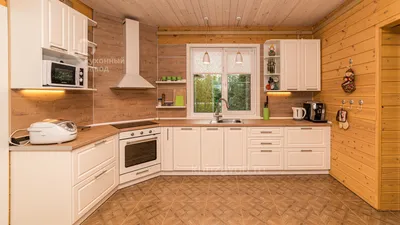 Дизайн кухни с окном в частном доме или в квартире, интерьер рабочей зоны,  проекты с фото