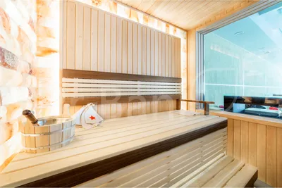Соляная сауна с можжевеловым панно — дизайн, проекты, фото работ,  строительство под ключ — «Правильные бани»