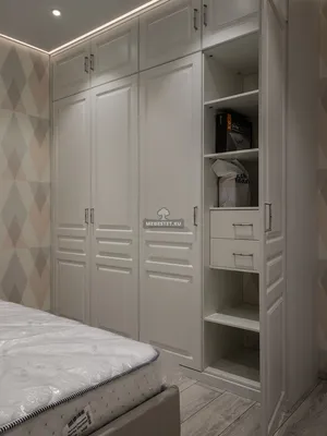 Распашной шкаф Фрес с антресолями в спальню, из крашеного МДФ