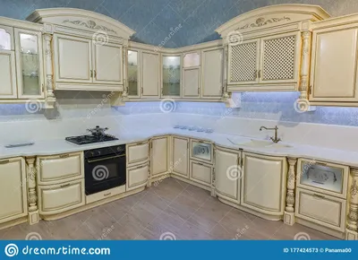 Интерьер кухни в стиле барокко Стоковое Изображение - изображение  насчитывающей внутрь, питье: 177424573