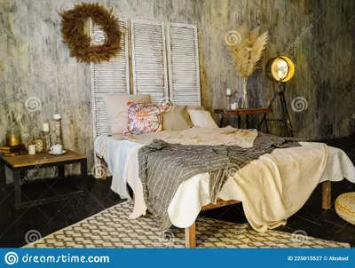 Современный Интерьер Спальни Большой Кроватью Люстрой стоковое фото ©4masik  209605816