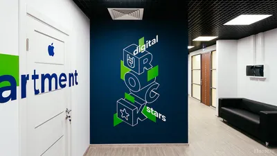 Оформление стен в офисе IT-компании