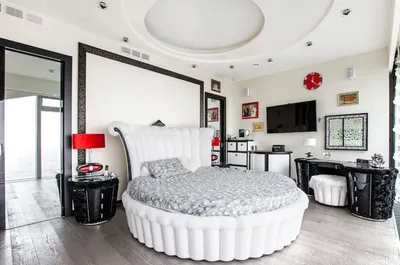Круглая кровать для спальни: разновидности и правила выбора, дизайн  интерьера в маленькой спальне