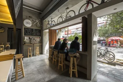 Дизайн небольшого кафе Distrito Fijo в Мексике