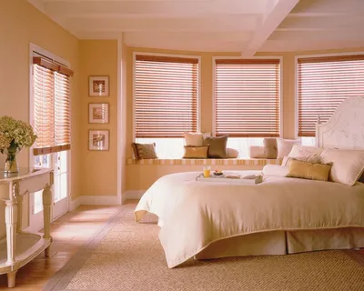 ᐉ Использование деревянных жалюзи для оформления окон в спальной - примеры  дизайна с помощью деревянных жалюзи
