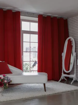 Красные шторы в интерьере гостиной, спальни, на кухню и на окнах в ванной