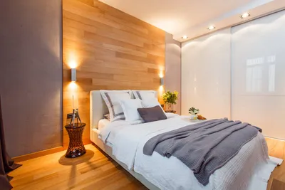 Оформление стены в спальне над кроватью: идеи украшения изголовья, фото  дизайна декора