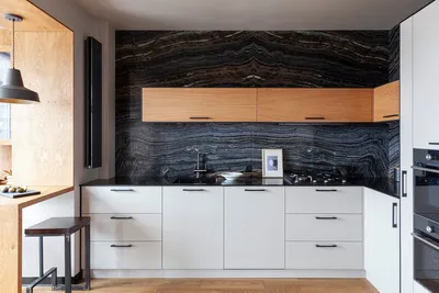 Красивые светлые кухни с черной столешницей – 135 лучших фото дизайна  интерьера кухни | Houzz Россия