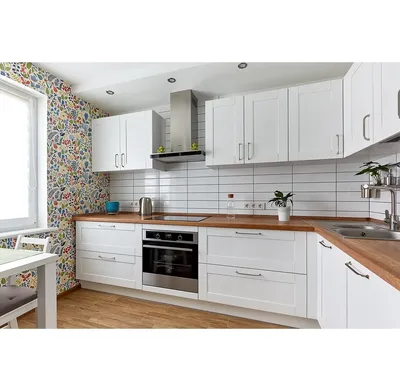 Белая кухня с деревянной столешницей: особенности выбора, фото красивого  дизайна