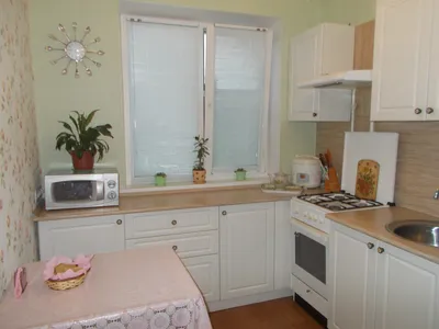 Белая кухня с деревянной столешницей: 60+ фото примеров