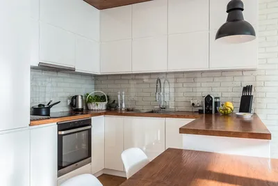 Белая кухня с деревянной столешницей: 114 фото и советы по оформлению  интерьера