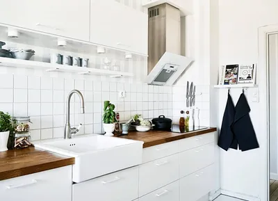 Белая кухня с деревянной столешницей: 50+ примеров сочетания