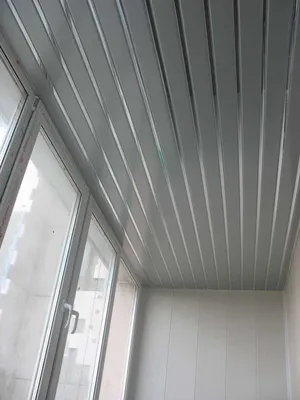 Пластиковые панели для потолка: размеры и виды ПВХ отделки