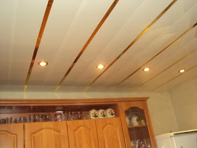 Потолок на кухне из пластиковых панелей своими руками по шагам