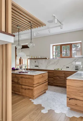 Красивые кухни с деревянным потолком – 135 лучших фото дизайна интерьера  кухни | Houzz Россия
