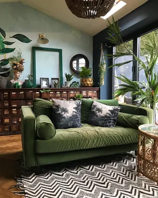 Зеленый диван в бежевом интерьере (69 фото)
