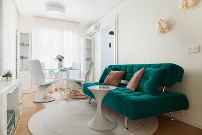 Зелёный диван в интерьере гостиной - 73 фото