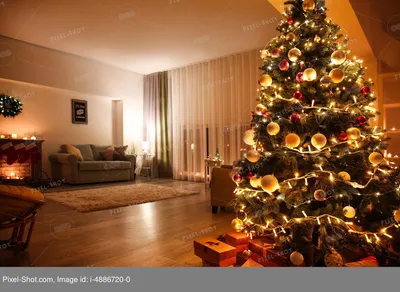 Красивая новогодняя елка в уютной гостиной :: Стоковая фотография ::  Pixel-Shot Studio
