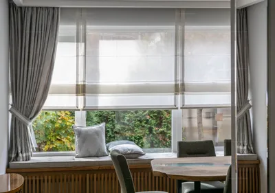 Коричневые шторы: примеры в интерьере гостиной, зала, спальни, фото