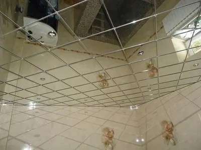 Подвесной потолок в ванную: виды и особенности