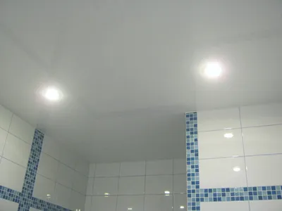 Натяжные потолки в ванную комнату в Сургуте - фото, акции, цены