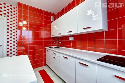 Даже шторка в ванной в этих цветах. В Минске продают вот такую квартиру с  двухцветным ремонтом - Realt