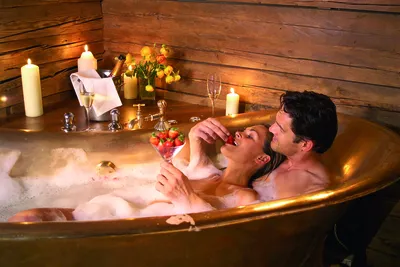 Расслабляющий массаж в ванне для двоих: пошаговая инструкция -  Рамблер/женский