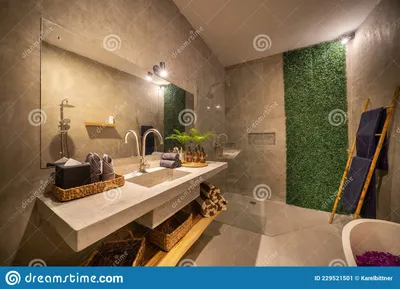 роскошная ванная с полированным бетоном на стенах и Pvc на полу.  современная ванная комната с цементными стенами Редакционное Фото -  изображение насчитывающей цемент, крыто: 229521501