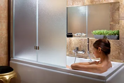 Стеклянная шторка для ванной – виды и особенности выбора - Vetro - витражи
