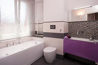 Фиолетовые ванные комнаты с черно-белой плиткой –135 лучших фото-идей  дизайна интерьера ванной | Houzz Россия