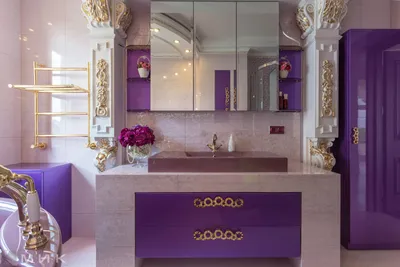 Ванные комнаты в фиолетовом и зеленом цвете в частный дом