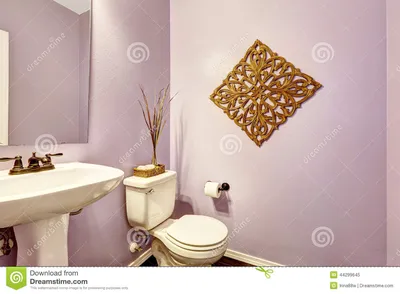 Свет - фиолетовая ванная комната с белой стойкой Washbasin Стоковое  Изображение - изображение насчитывающей крыто, афоризмов: 44299645