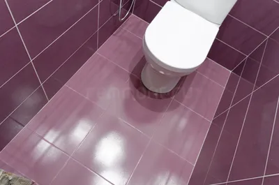 Фиолетовая ванная комната и туалет, ремонт по дизайн-проекту